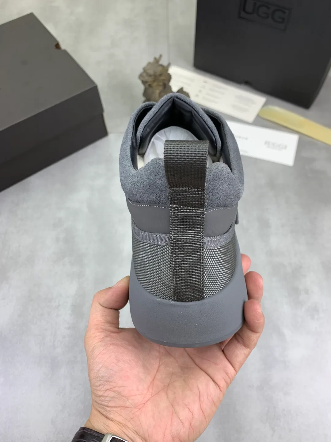 Men's shoes 💰P640 New arrival 🆕🆕🆕 New IUGGI men's shoes. Real cowhide on the outside. Australian wool on the inside. Lightweight and easy to put on. The brand logo has a high-end feel. Men's style! Men's style! Retro outdoor shoes are rarely seen on the market. They look great on the feet. Mainly because they are so stylish. Color: black, gray, maroon. Size: 39-44 999-20
